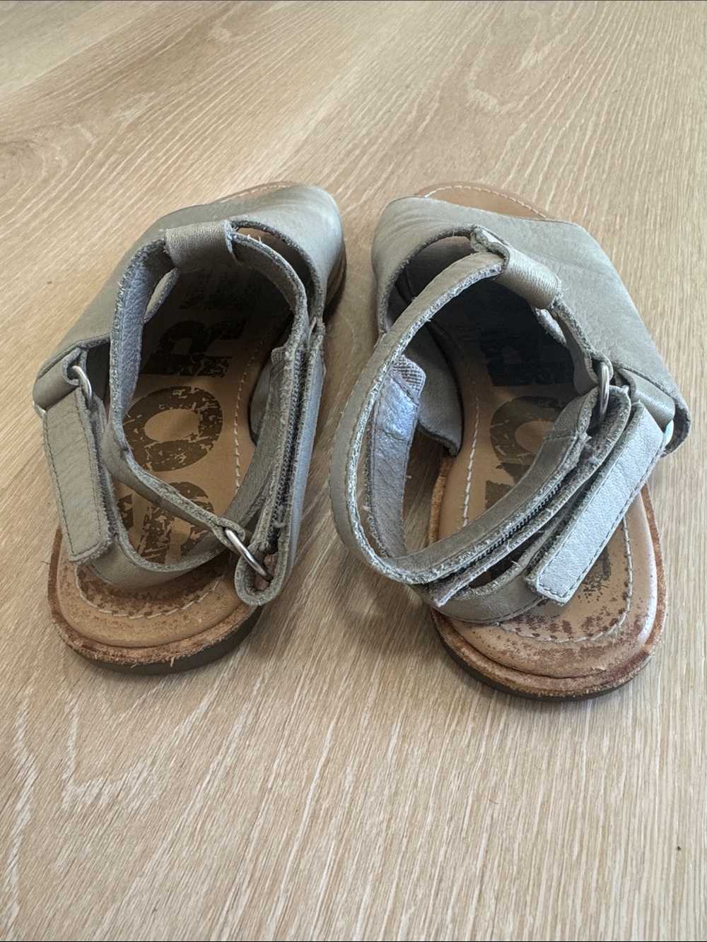 Sorel Metallic Silver Open-Toe Leather Sandals - Picture 3 of 4